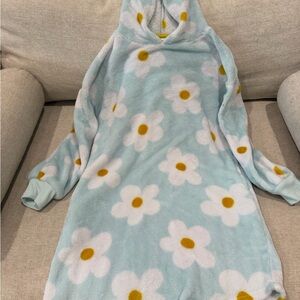 art class Light Blue Hooded Pajama Nightgown with White Daisy Print